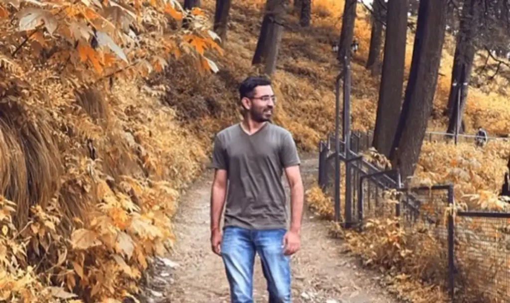Pranjal Kamra Biography- Net Worth, Age, Family, Girlfriend & More 86 Pranjal Kamra Biography - Net Worth, Age