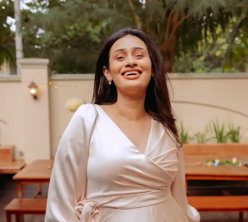 Tarini Peshawaria Biography- Net Worth, Age, Family, Boyfriend & More 88 Tarini Peshawaria Biography - Net Worth, Age