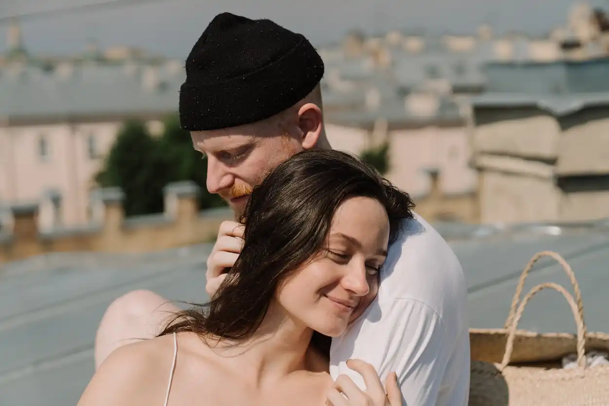 Why do girls like older men for relationship, know the secret behind it