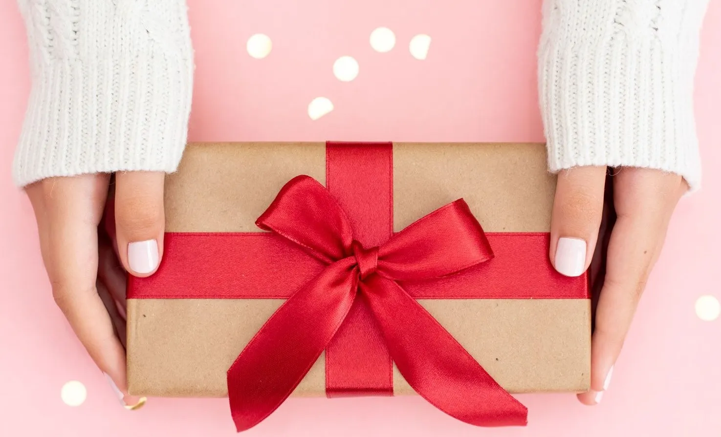 10 Romantic Valentine’s Day Gifts for Her To Surprise Her 89 Valentine's Day gifts for her