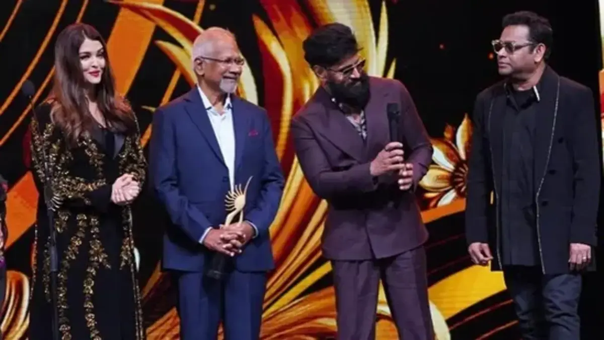 Aishwarya Rai Bachchan Wins Best Performance in a Leading Role (Female) for Ponniyin Selvan: Part 2 at IIFA Utsavam 87 Aishwarya Rai (1)