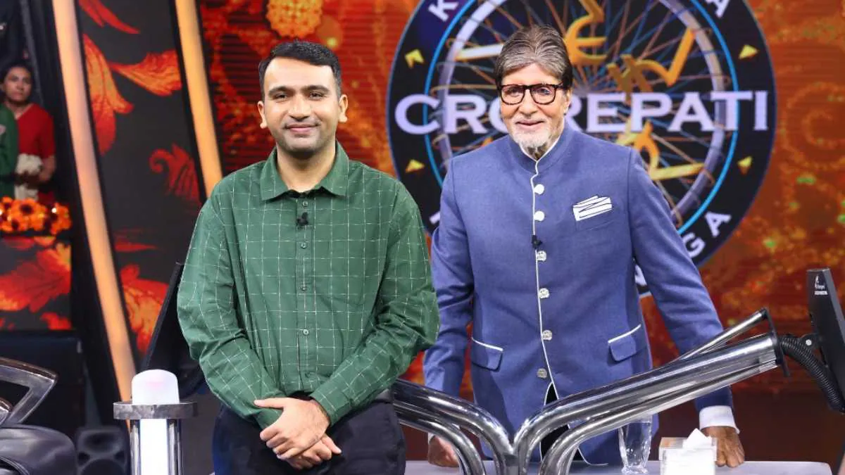 "Hum Bhi Kayi Baar Jata Rehta Hai Haspataal": Big B Bonds with KBC 16 Contestant Over Shared Health Battles 87 Akshay Narang And Big B On Kbc 16.
