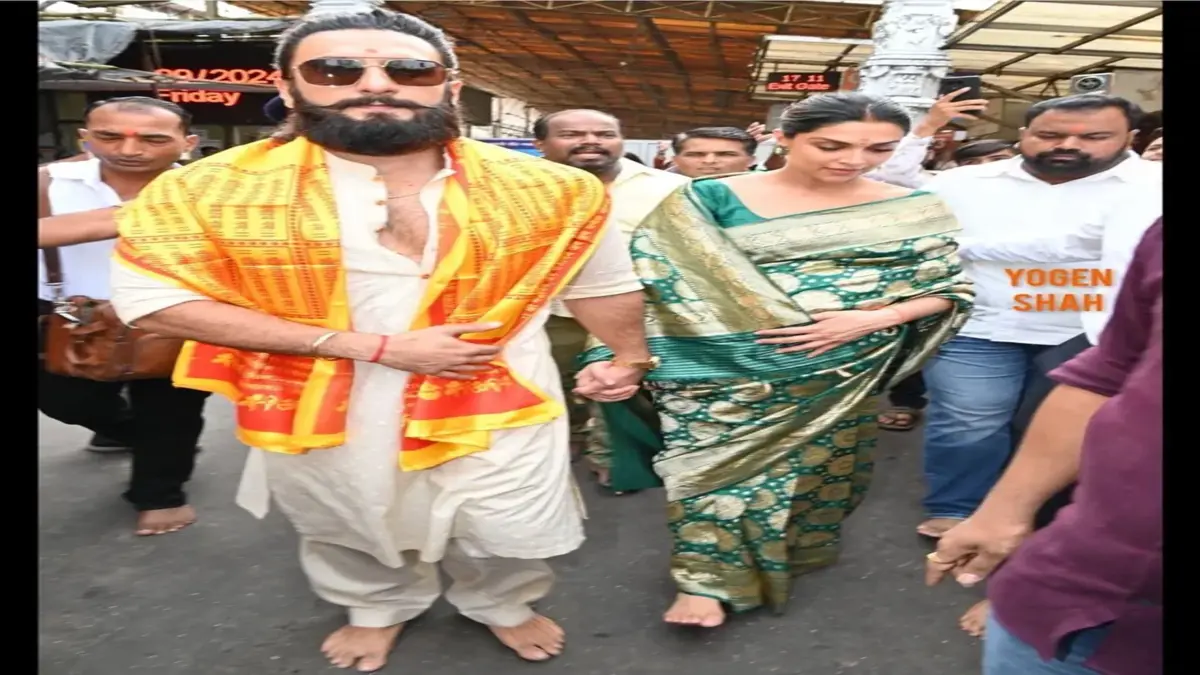 Deepika Padukone Seeks Ganpati's Blessings Before Child's Birth, Fans React to Ranveer Singh's Devotion-'Only One Prayer' 71 Deepika Padukone And Ranveer Singh