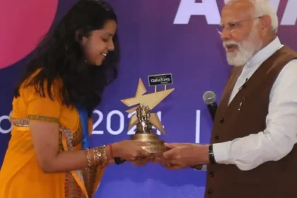 Janhvi Singh With Pm Modi