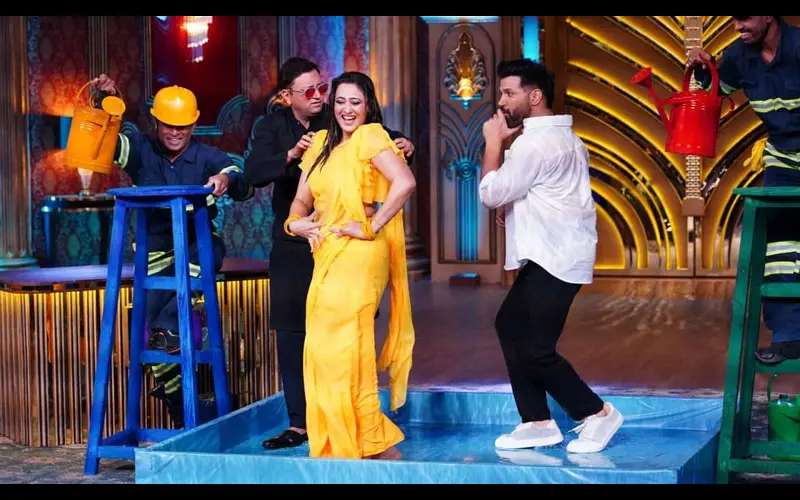 From 'Tip Tip' to 'Akhiyon Se Goli': Raveena Tandon Relives Iconic Hits on Zakir Khan's Show 90 Shweta Tiwari Dancing N Tip Tip Barsa Pani