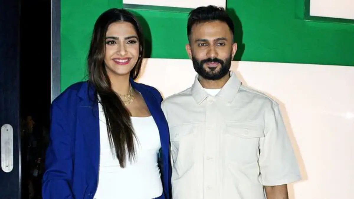 Sonam Kapoor and Anand Ahuja Purchase Mumbai's Iconic Rhythm House for ₹47.8 Crore 89 Sonam Kapoor Anand Ahuja (1)
