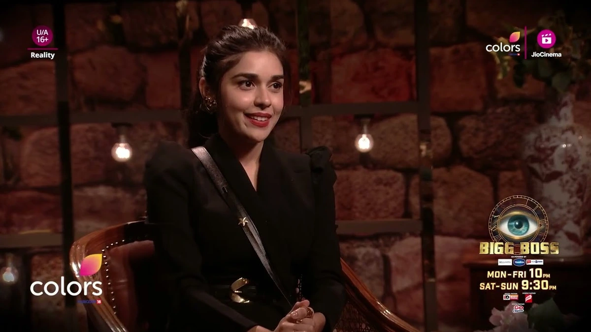 Eisha Singh Opens Up About Avinash Mishra, Karan Veer Mehra, and Bigg Boss 18 Strategy 89 Eisha Singh