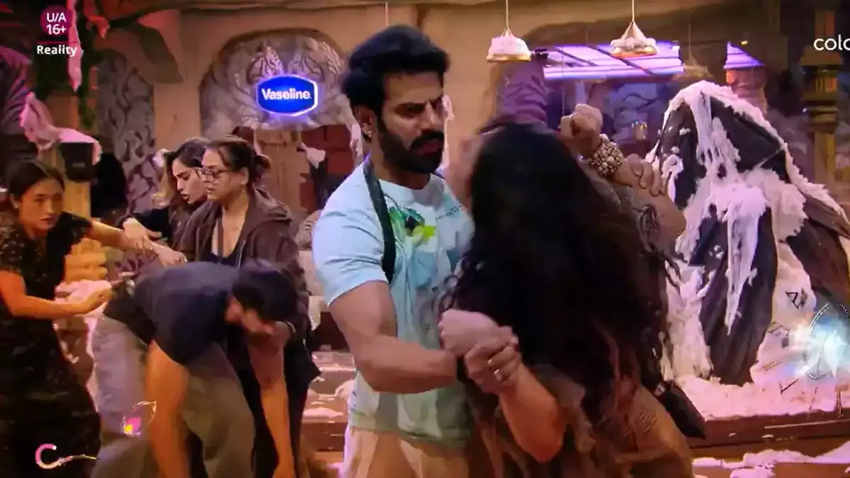 Bigg Boss 18: "Time God" Task Turns Chaotic as Kashish and Sara Ignite Drama 89 Karanveer And Sara Fight