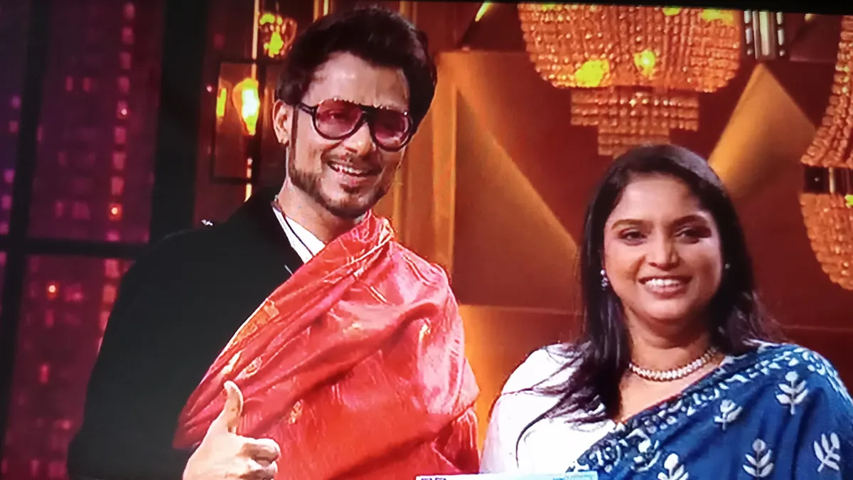 Shark Tank India 4: Swati Singh's Aseem Shakti Breaks Barriers with Ready-to-Wear Saree 89 Anupam Mittal And Aseem Shakti Founder