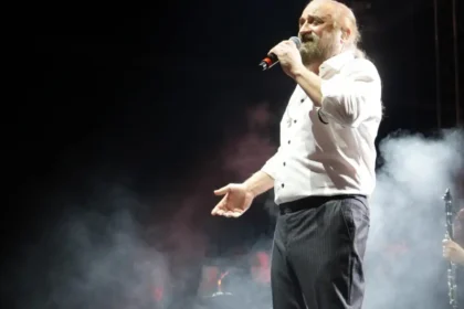 Famous Turkish Singer Volkan Konak Passes Away During Live Performance