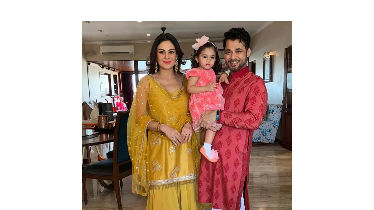 Anupam Mittal Breaks Tradition, Gives Daughter a Middle Name of Her Own 89 Anupam Mittal With His Family