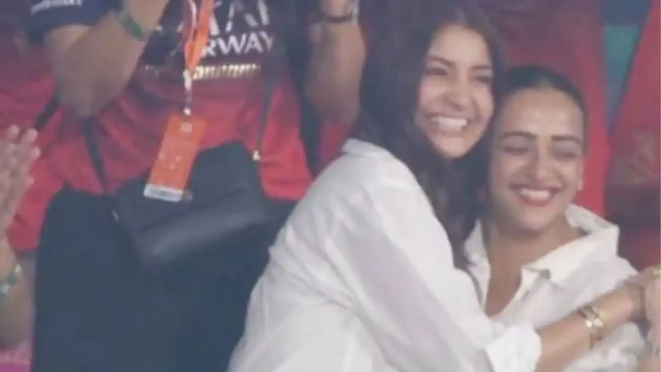 Anushka Sharma’s Joyful Reaction to Virat Kohli’s Heroics Goes Viral as RCB Makes IPL 2025 Final 89 Anushka Sharma Virat Kohli Rcb Ipl 2025 Final Moment