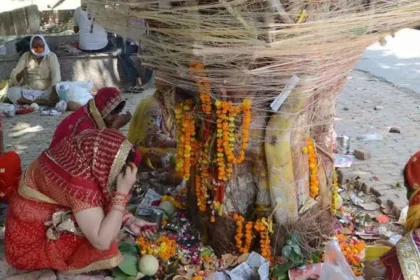 Vat Savitri Vrat 2025 Date Puja Vidhi Somvati Amavasya Importance