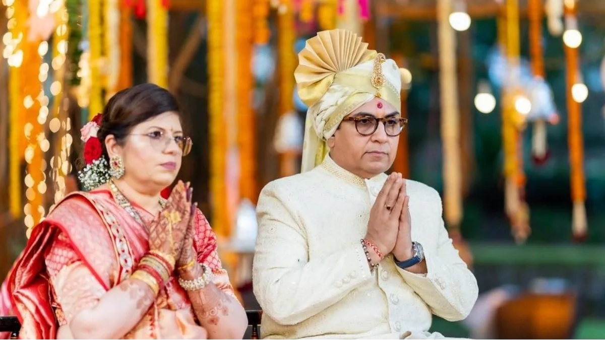 'No Romance, Just Arranged Marriage at 18' - TMKOC's Jethalal Shares Heartwarming Real-Life Story 89 Dilip Joshi With His Wife