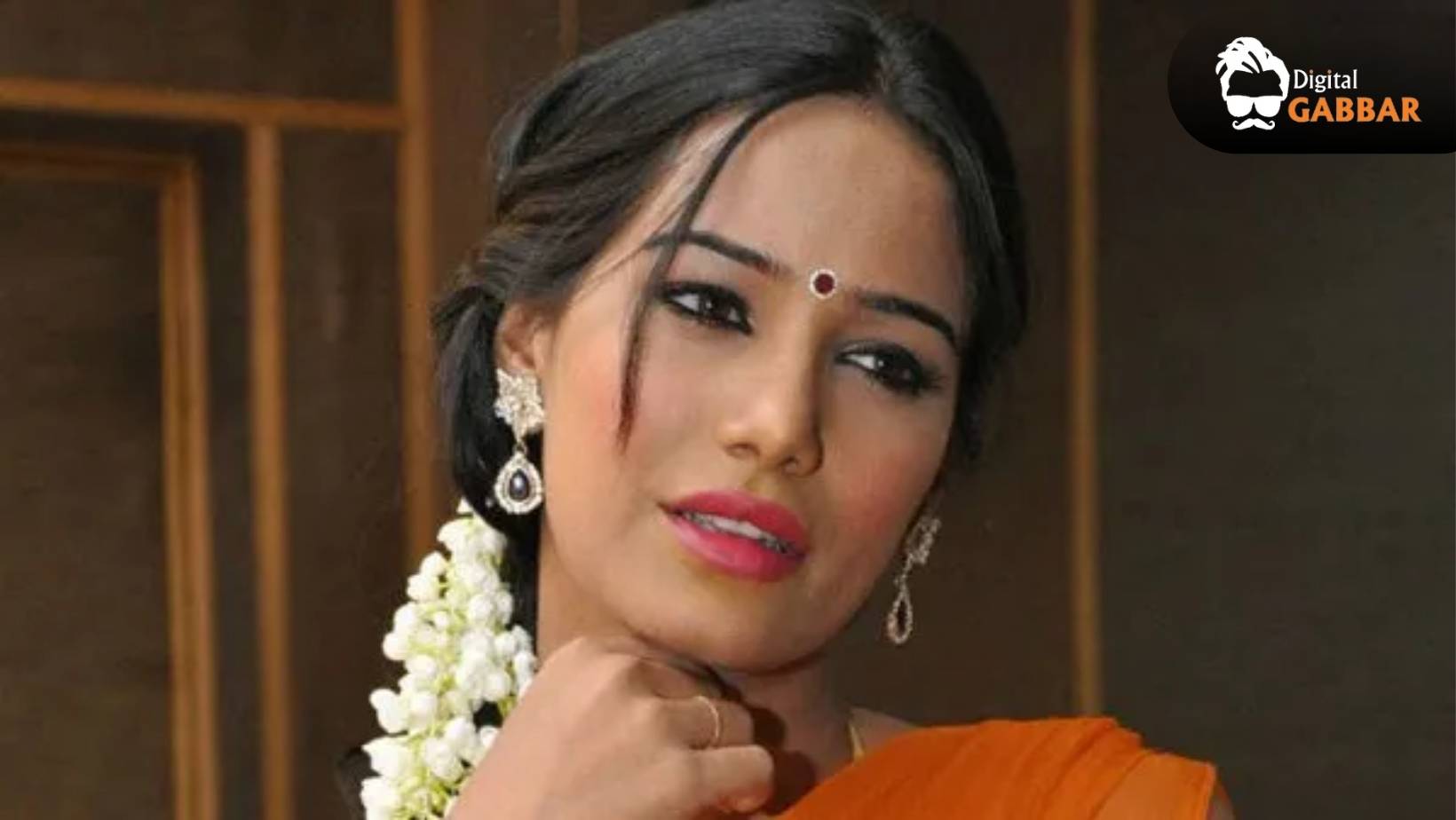Poonam Pandey as Mandodari in Delhi Ramleela Sparks Controversy, Saints Strongly Object 84 Poonam Pandey Mandodari Controversy Delhi Ramleela