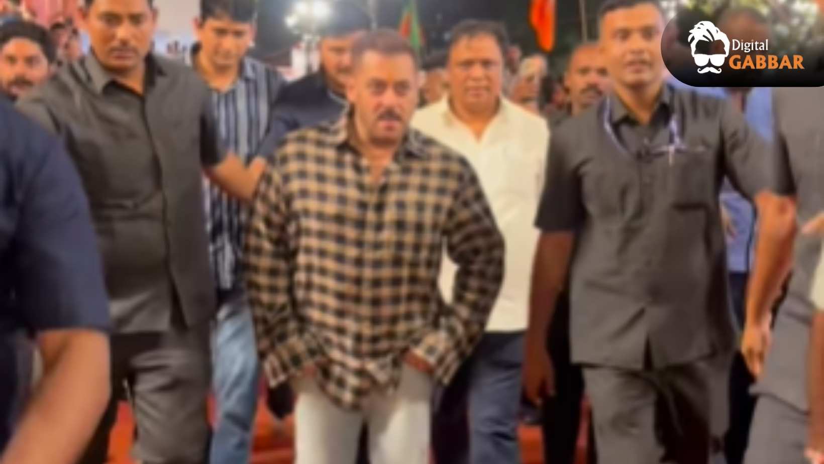 Salman Khan’s Loose Pants Slip During Ganpati Darshan, Video Goes Viral Online 80 Salman Khan Loose Pants Ganpati Video Viral