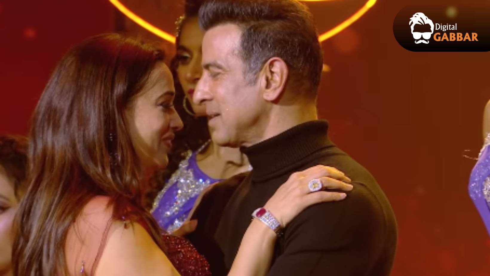 After 25 Years, Shweta Tiwari and Ronit Roy Reunite — Sparks Fly in Viral Kiss Video! 105 Shweta Tiwari Ronit Roy Romance Video Star Parivaar Awards 2025