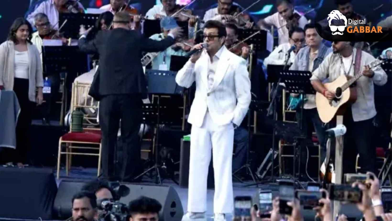 Sonu Nigam Halts Concert During Azaan in Srinagar — Old Controversy Resurfaces Again 72 Sonu Nigam Stops Concert During Azaan Old Controversy Resurfaces